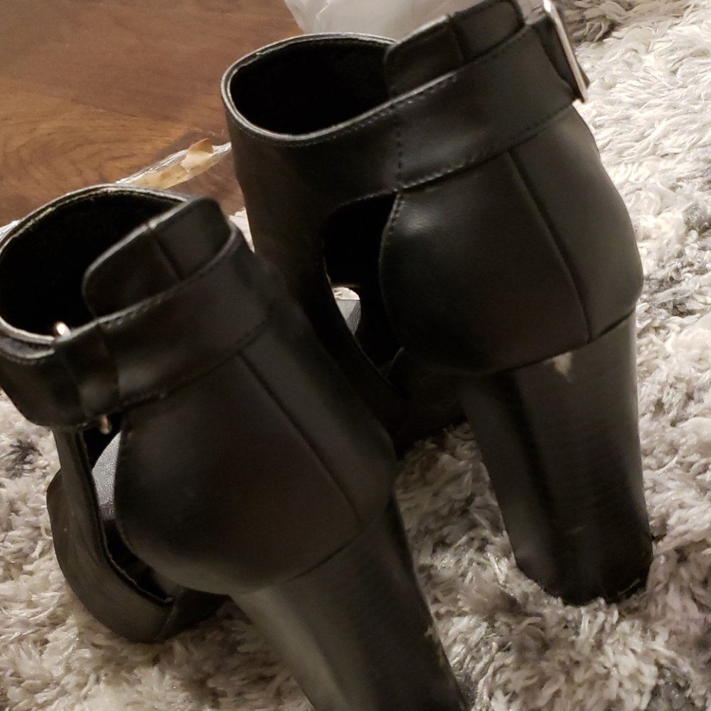 Heels - Picture 4 of 5